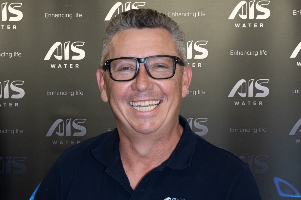 Lee Moore, AIS