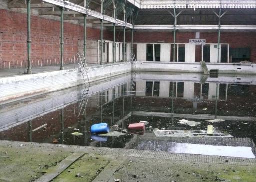 Kings Meadow Open Air Baths – Reading, Berkshire UK  Opened in 1903, it appears renovation plans are underway to restore and reopen the facility, thanks to a local 
campaign.